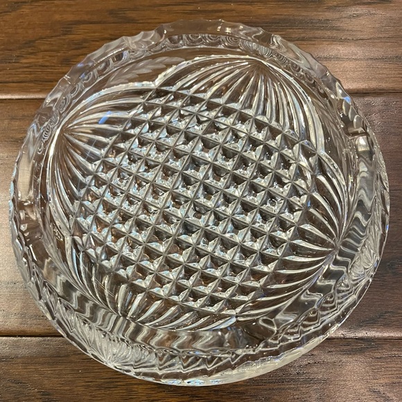 The Unbranded Brand Other - VINTAGE Intricate Cut Crystal Glass Decorative Cigarette Cigar Ashtray 1980’s